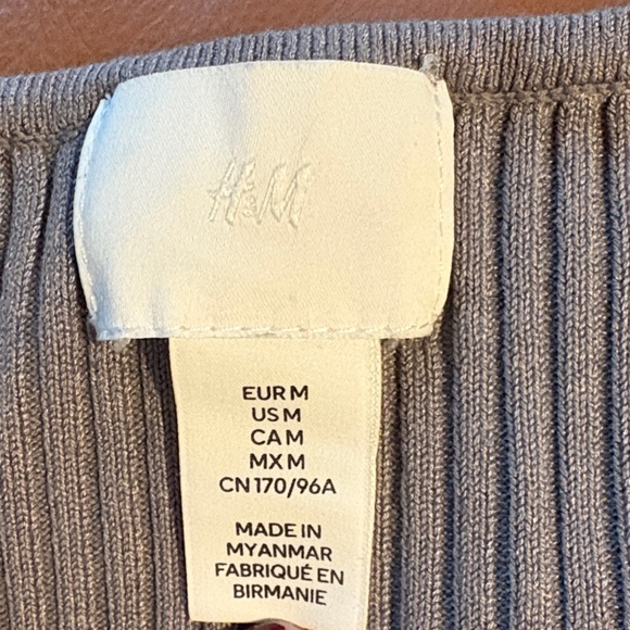 H&M Gray Ribbed Knit Top - Picture 2 of 4